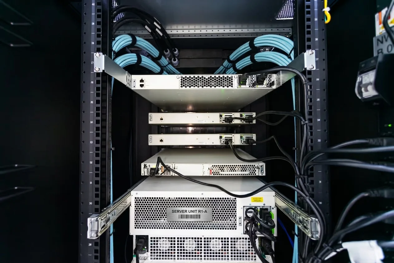 Rack de comunicaciones, remodelación corporativa Safied