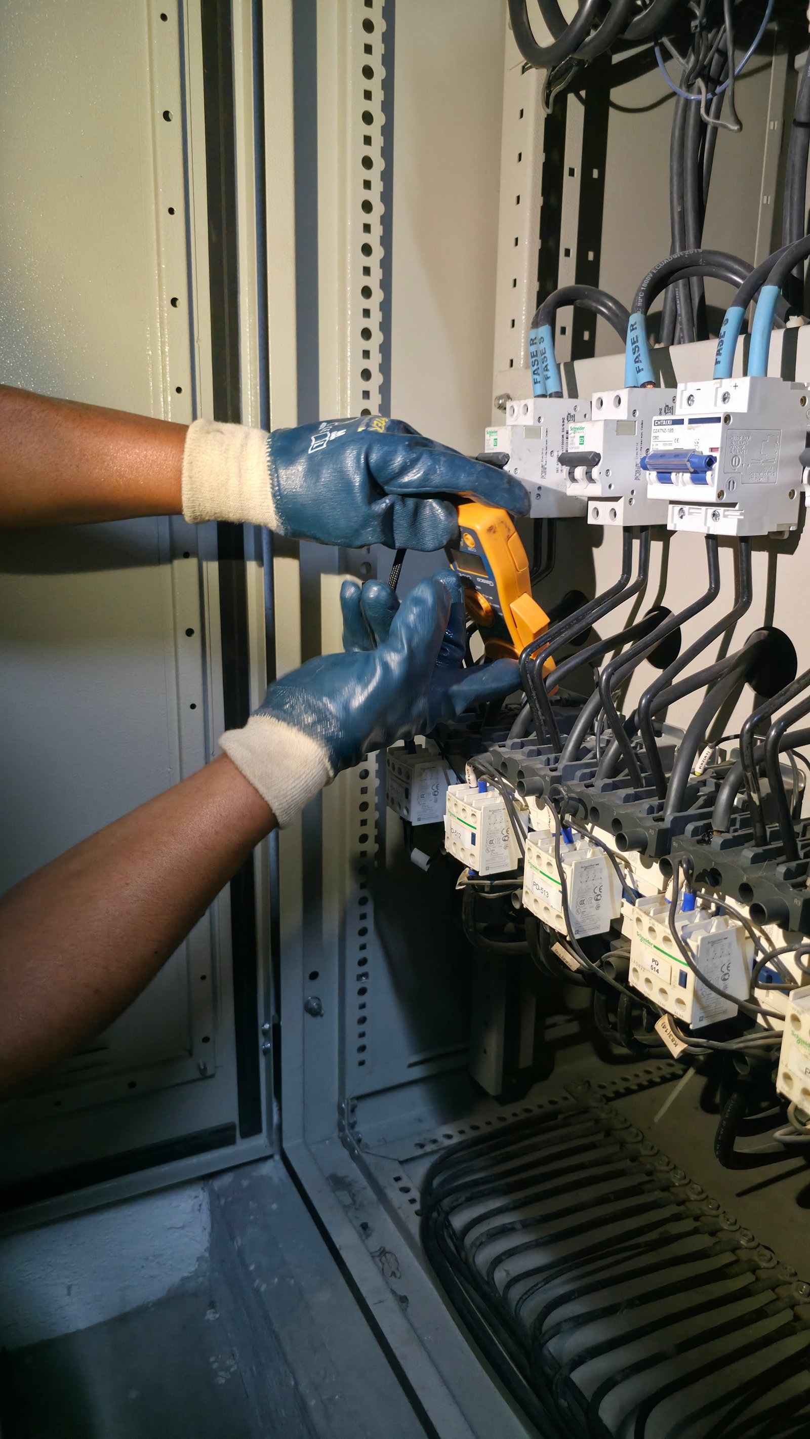 Medición y documentación técnica de circuitos eléctricos - Nevazul